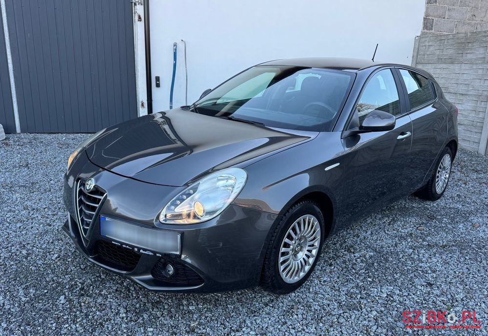 2013' Alfa Romeo Giulietta photo #1