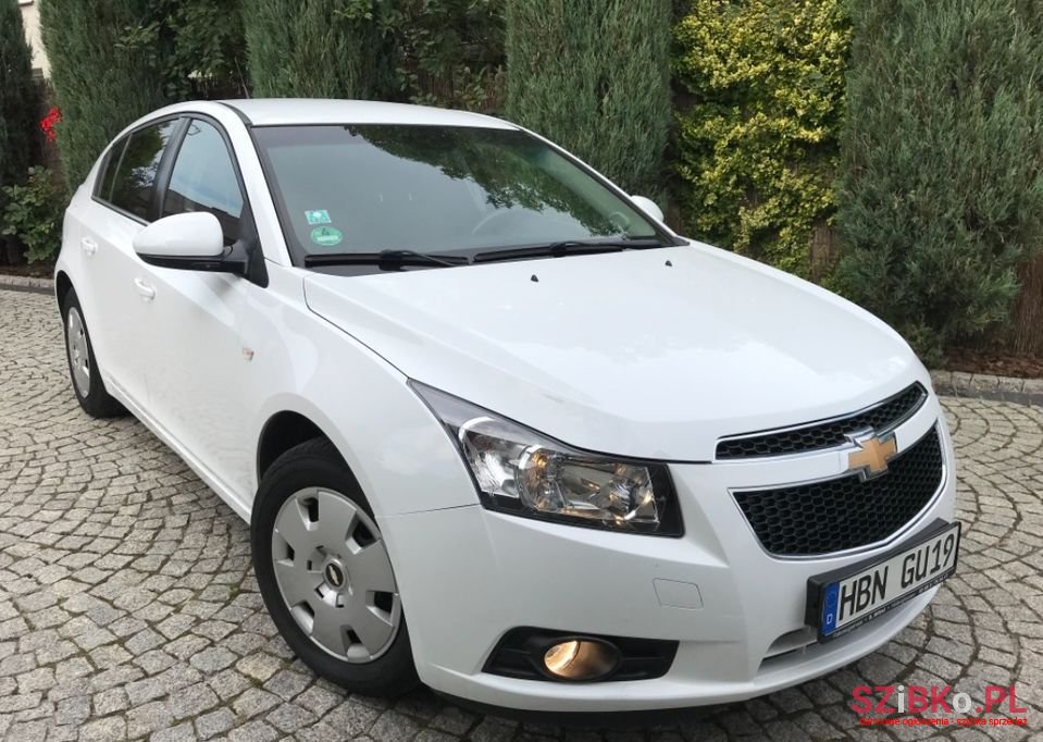 2011' Chevrolet Cruze photo #2