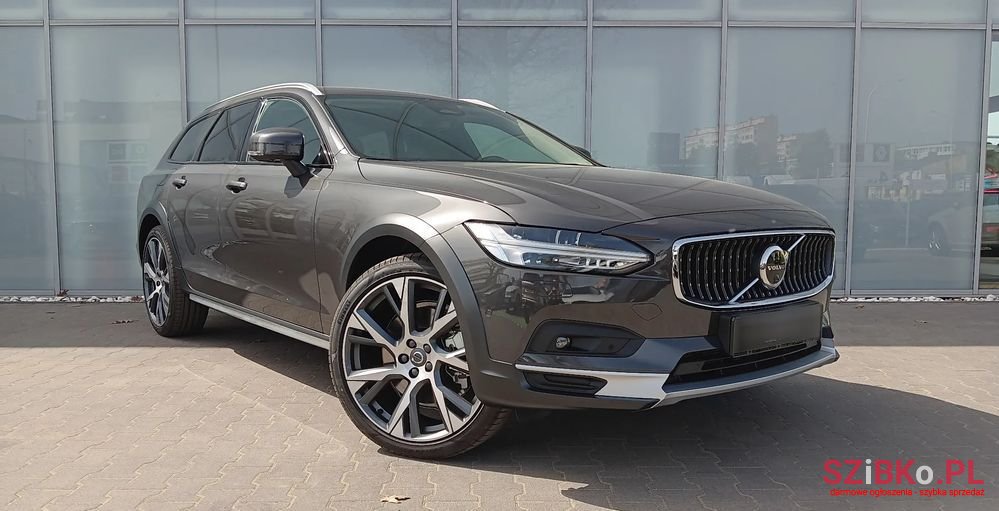 2023' Volvo V90 Cross Country photo #2