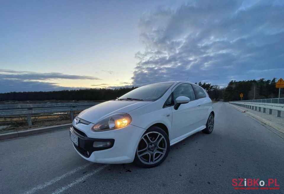 2010' Fiat Punto Evo photo #2