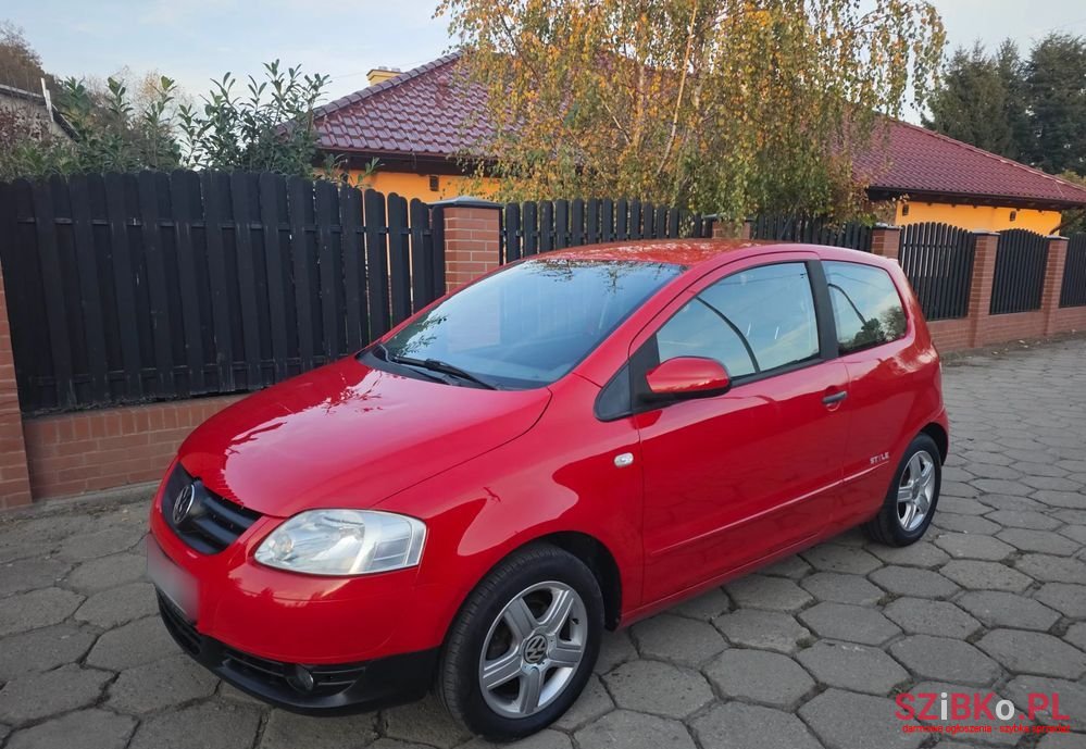 2010' Volkswagen Fox photo #2