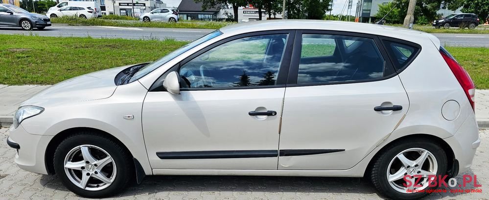 2009' Hyundai i30 1.4 Classic + photo #5