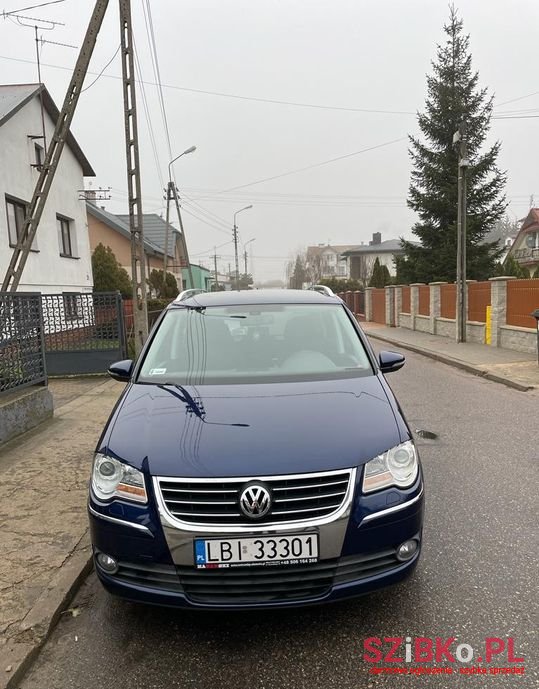2009' Volkswagen Touran photo #3