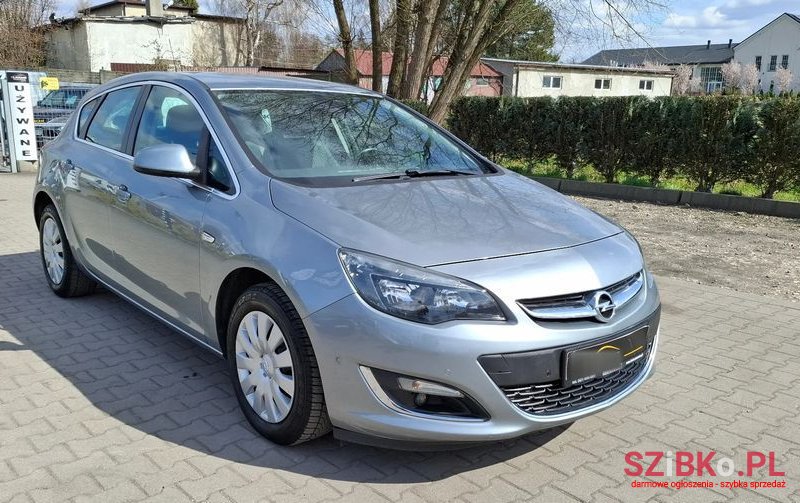 2013' Opel Astra photo #6