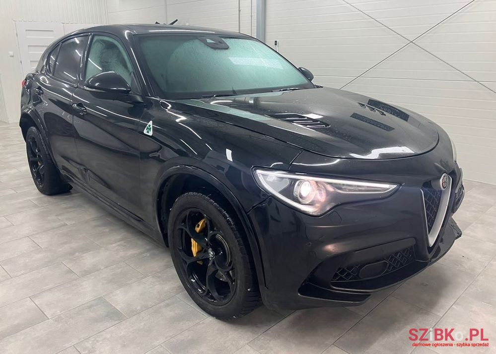 2018' Alfa Romeo Stelvio photo #2