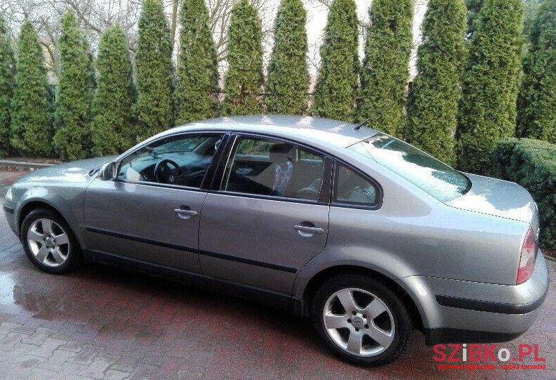 2004' Volkswagen Passat photo #1