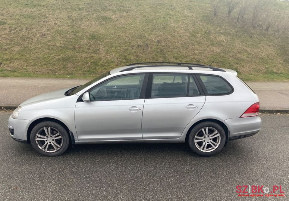 2008' Volkswagen Golf photo #4