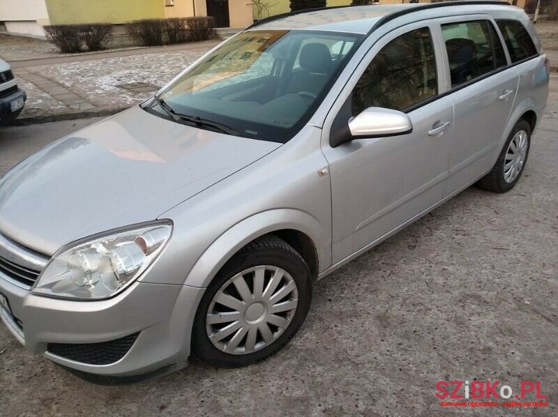 2008' Opel Astra photo #1