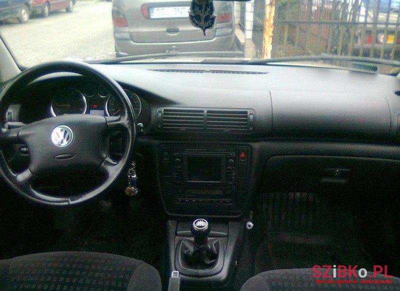 2002' Volkswagen Passat photo #2