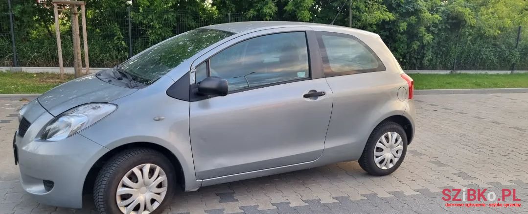 2006' Toyota Yaris photo #2
