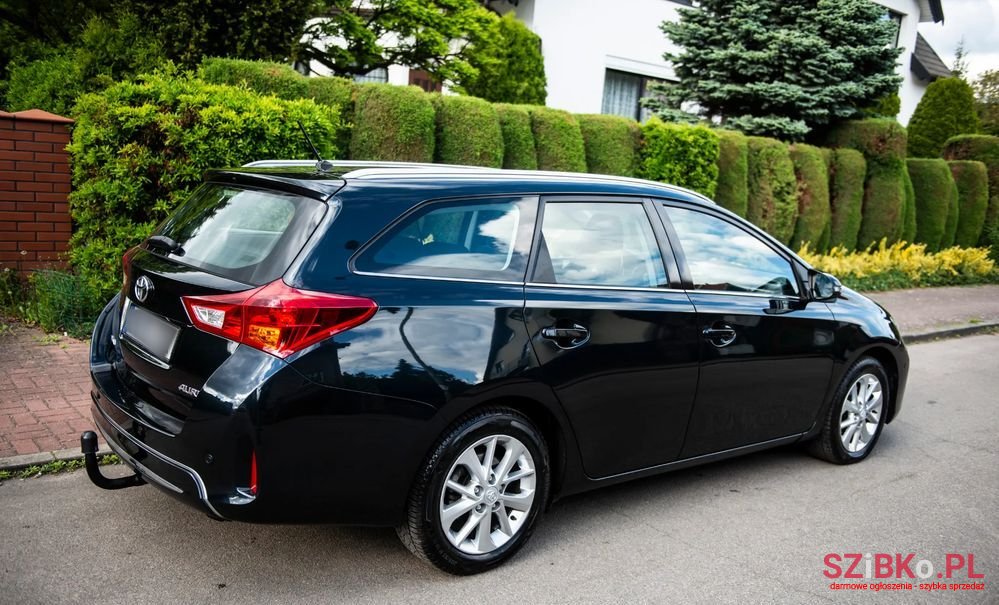 2014' Toyota Auris photo #5