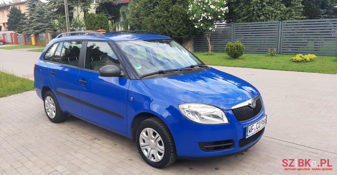 2009' Skoda Fabia photo #1
