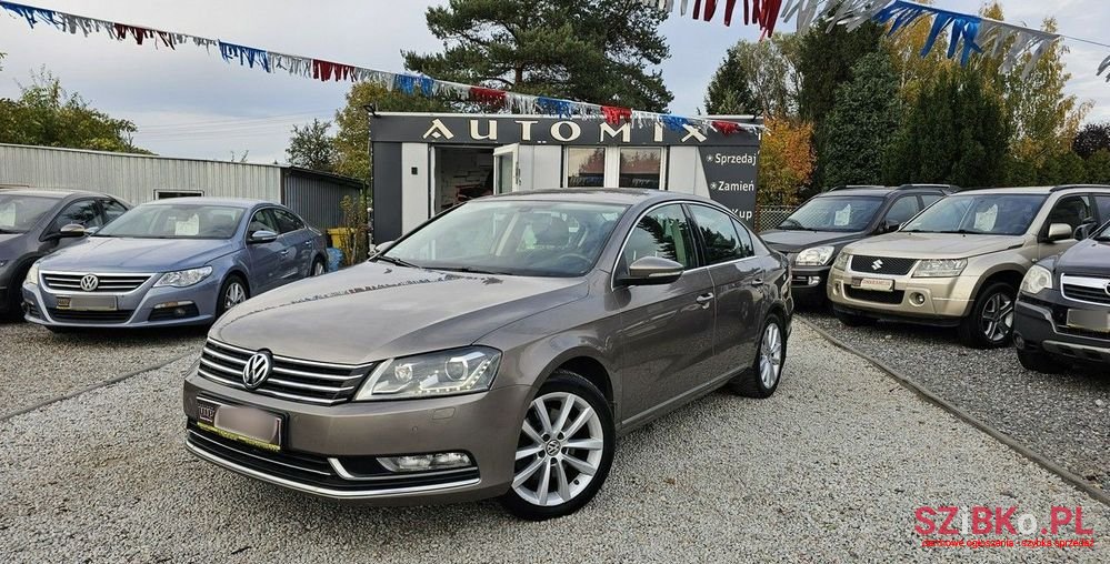 2011' Volkswagen Passat photo #1