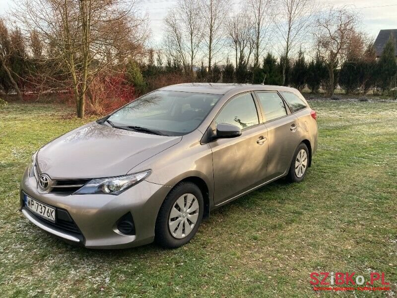 2015' Toyota Auris photo #1