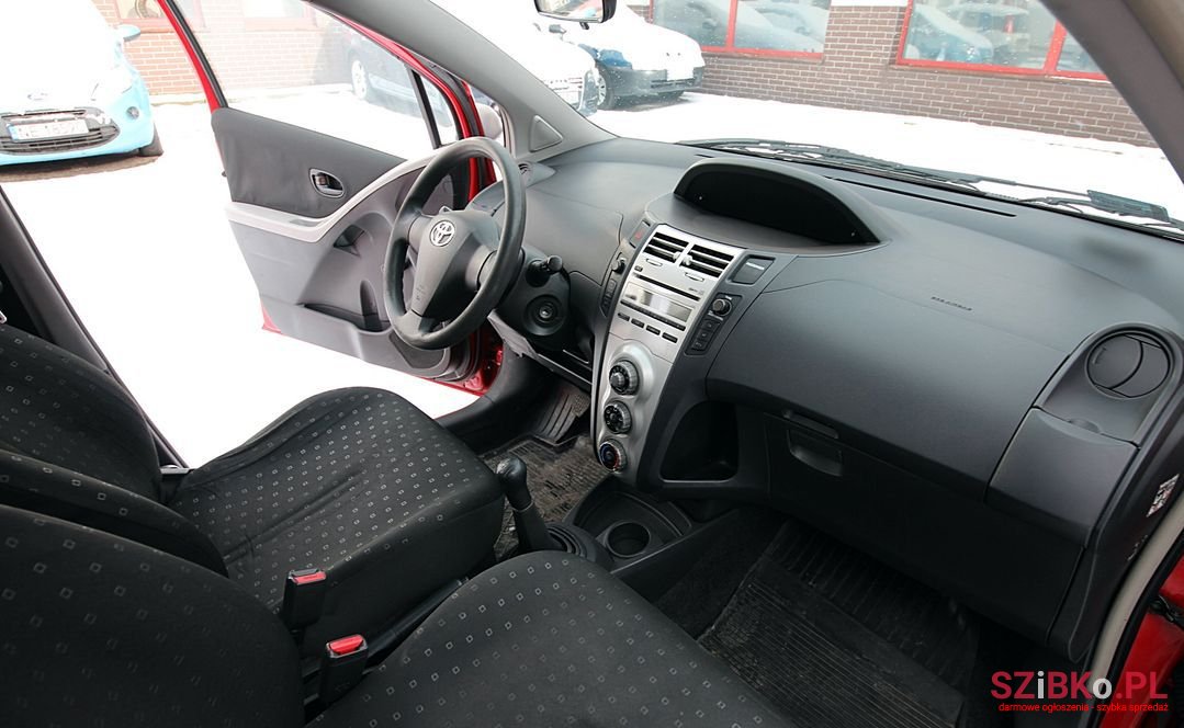 2008' Toyota Yaris photo #4