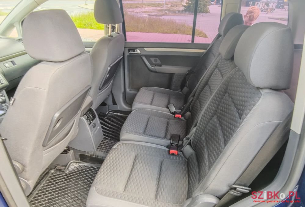 2007' Volkswagen Touran 2.0 Tdi Highline photo #6