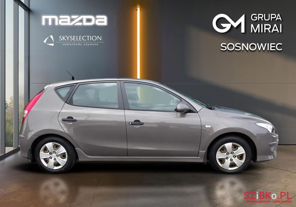 2011' Hyundai i30 1.6 Crdi Base photo #6