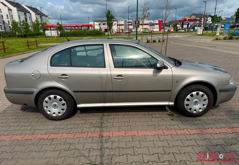 2010' Skoda Octavia 1.6 Tour photo #3