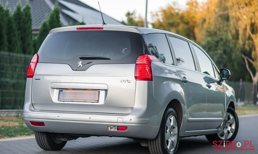 2016' Peugeot 5008 photo #2