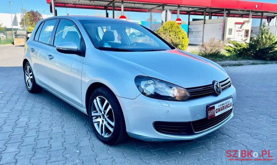 2010' Volkswagen Golf photo #1