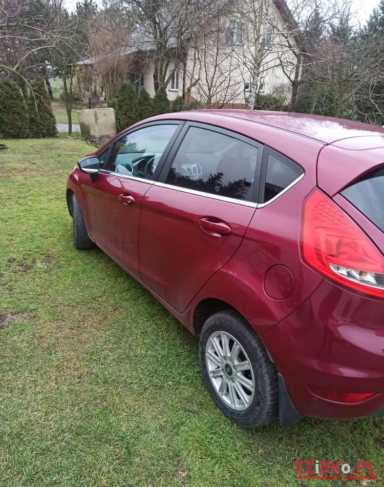 2011' Ford Fiesta 1.4 Titanium photo #2