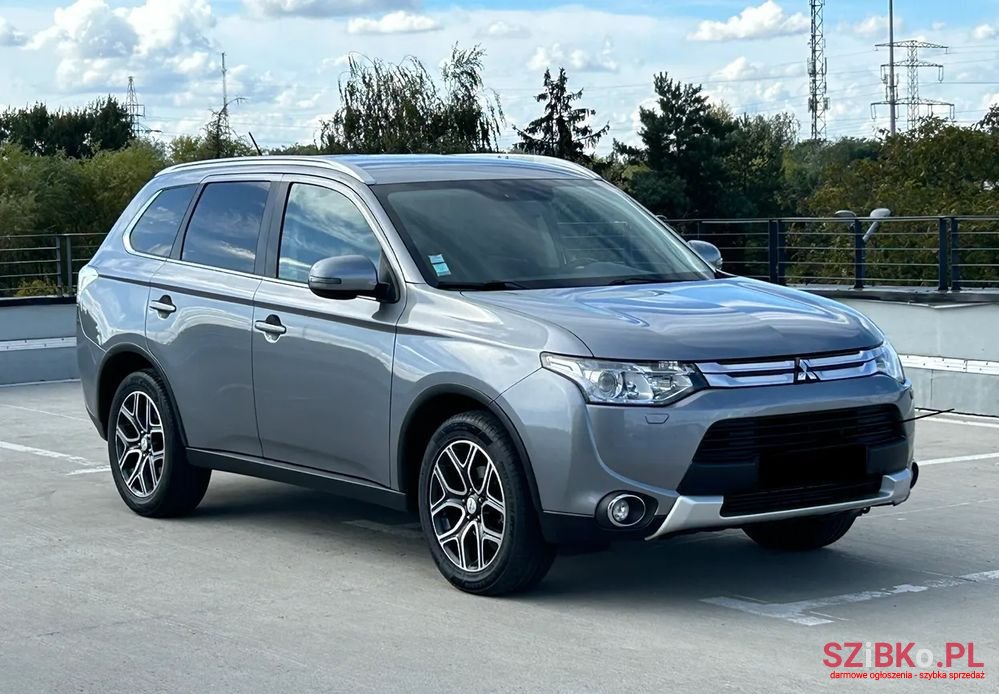 2015' Mitsubishi Outlander photo #1