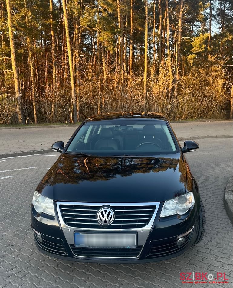 2010' Volkswagen Passat photo #1