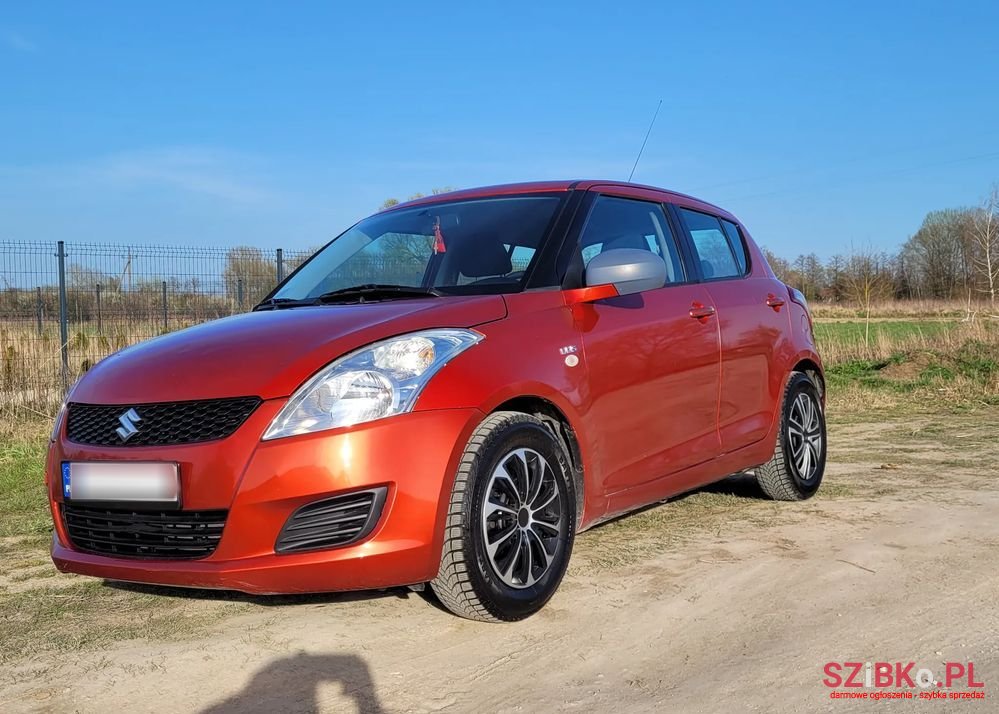 2011' Suzuki Swift photo #3