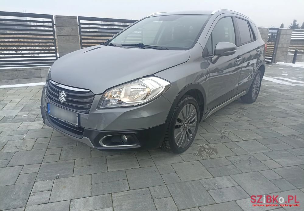 2015' Suzuki SX4 S-Cross photo #2