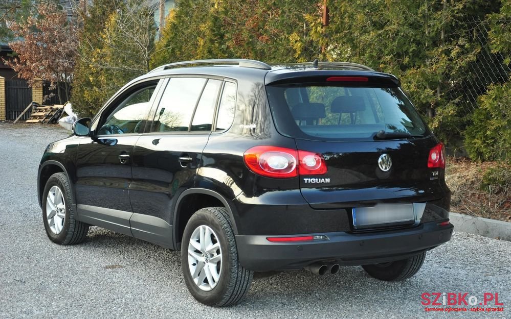 2011' Volkswagen Tiguan photo #5