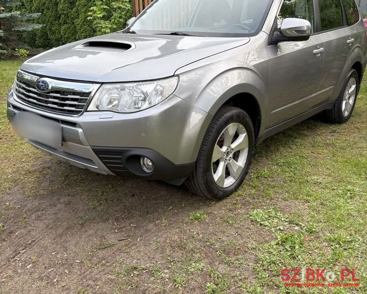 2011' Subaru Forester photo #2