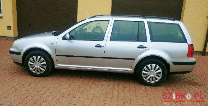 2003' Volkswagen Golf photo #1