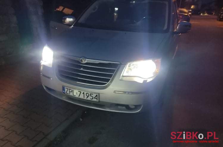 2009' Chrysler Grand Voyager photo #1
