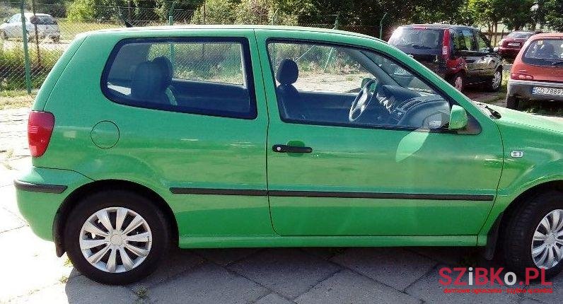2001' Volkswagen Polo photo #2