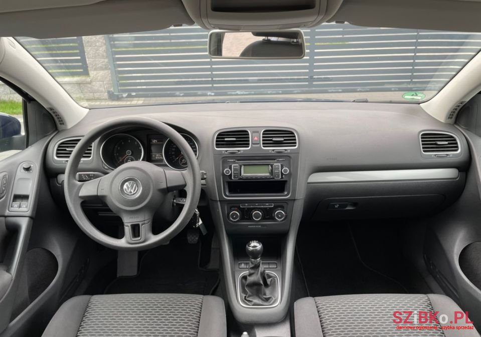 2011' Volkswagen Golf photo #6