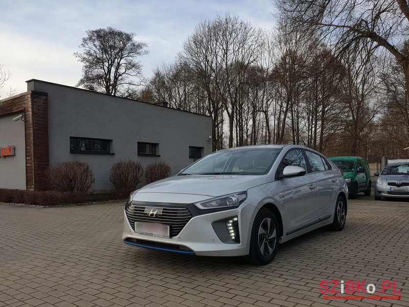 2019' Hyundai Ioniq photo #2