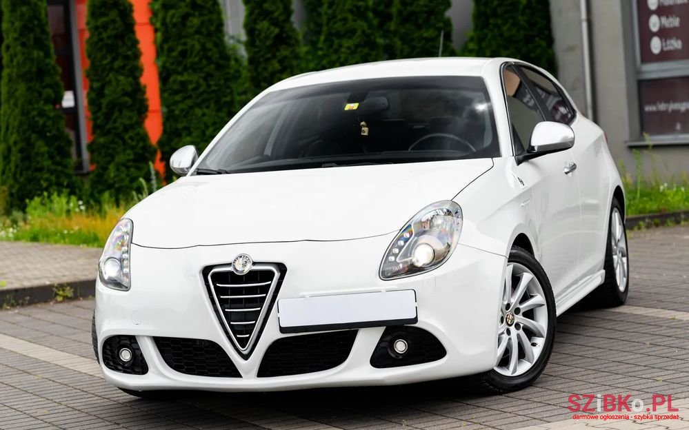 2012' Alfa Romeo Giulietta photo #2
