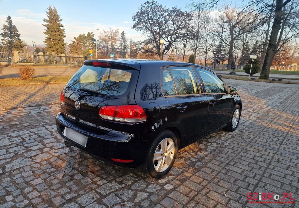 2010' Volkswagen Golf photo #3