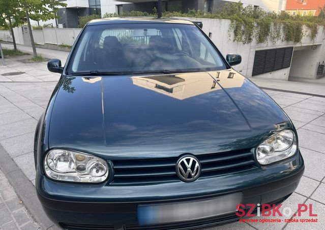 2003' Volkswagen Golf photo #1