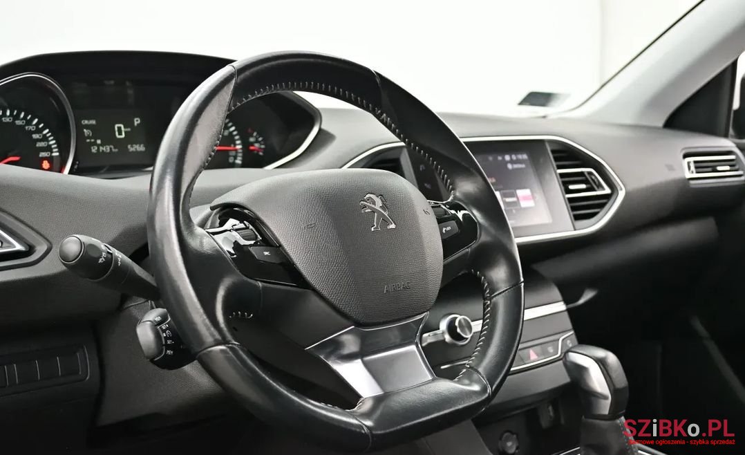 2018' Peugeot 308 photo #2