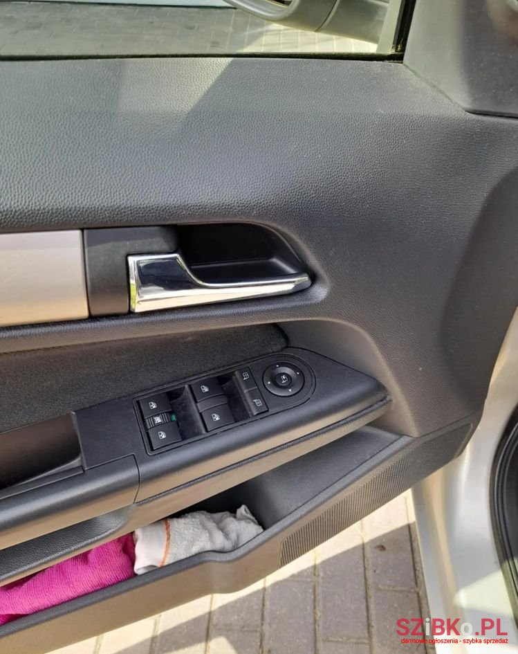 2008' Opel Astra photo #6