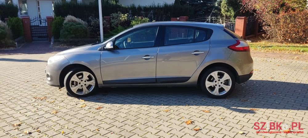 2008' Renault Megane photo #4