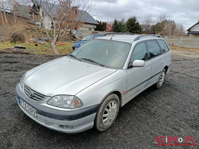 2002' Toyota Avensis photo #1
