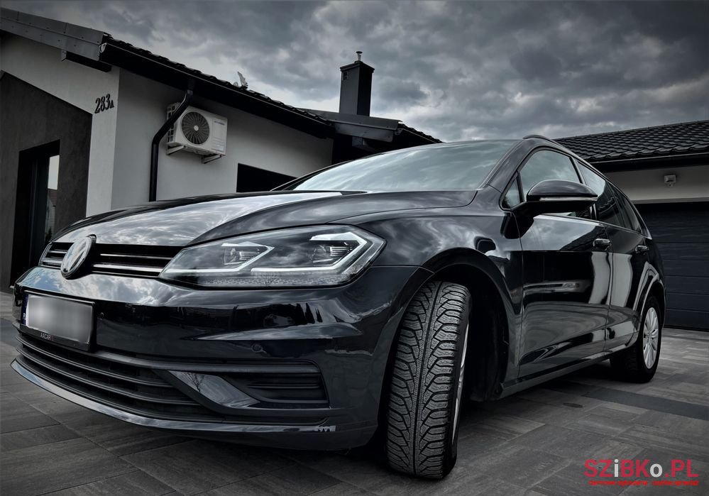 2019' Volkswagen Golf photo #2