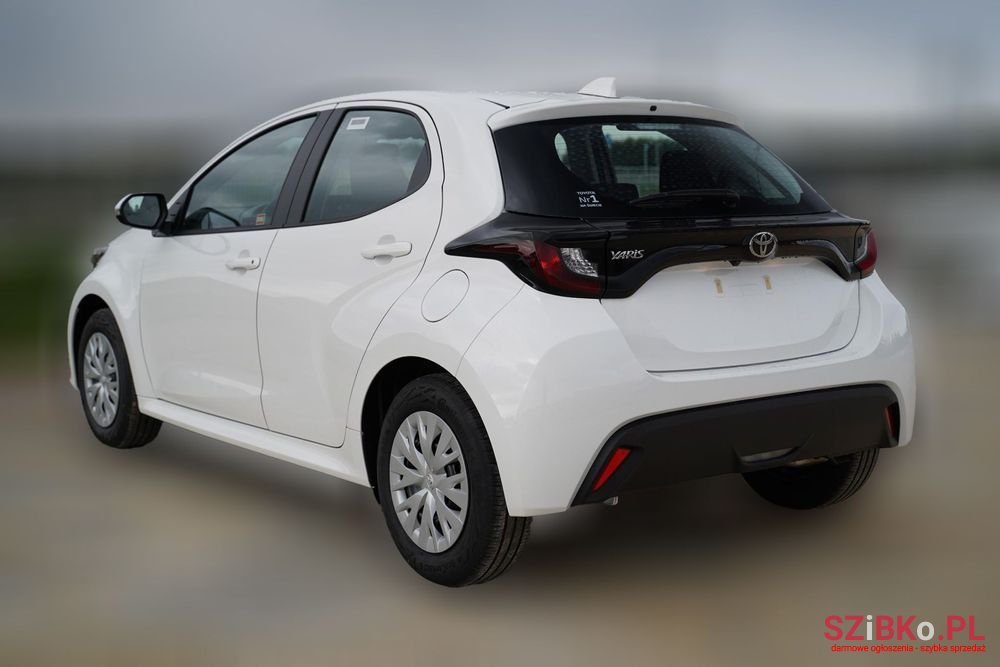 2024' Toyota Yaris 1.5 Active photo #4