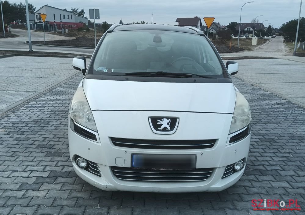 2013' Peugeot 5008 photo #2