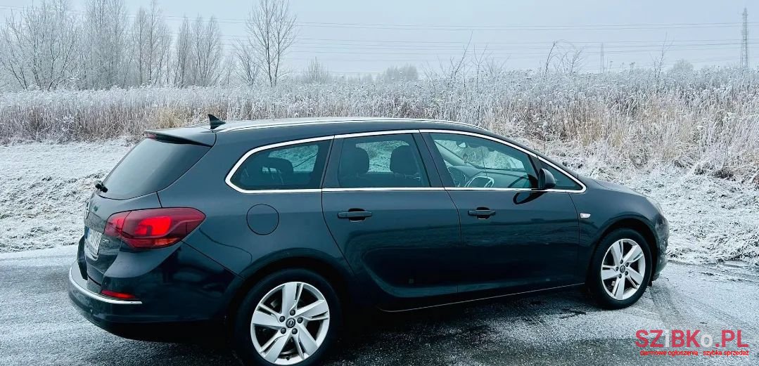 2014' Opel Astra photo #1