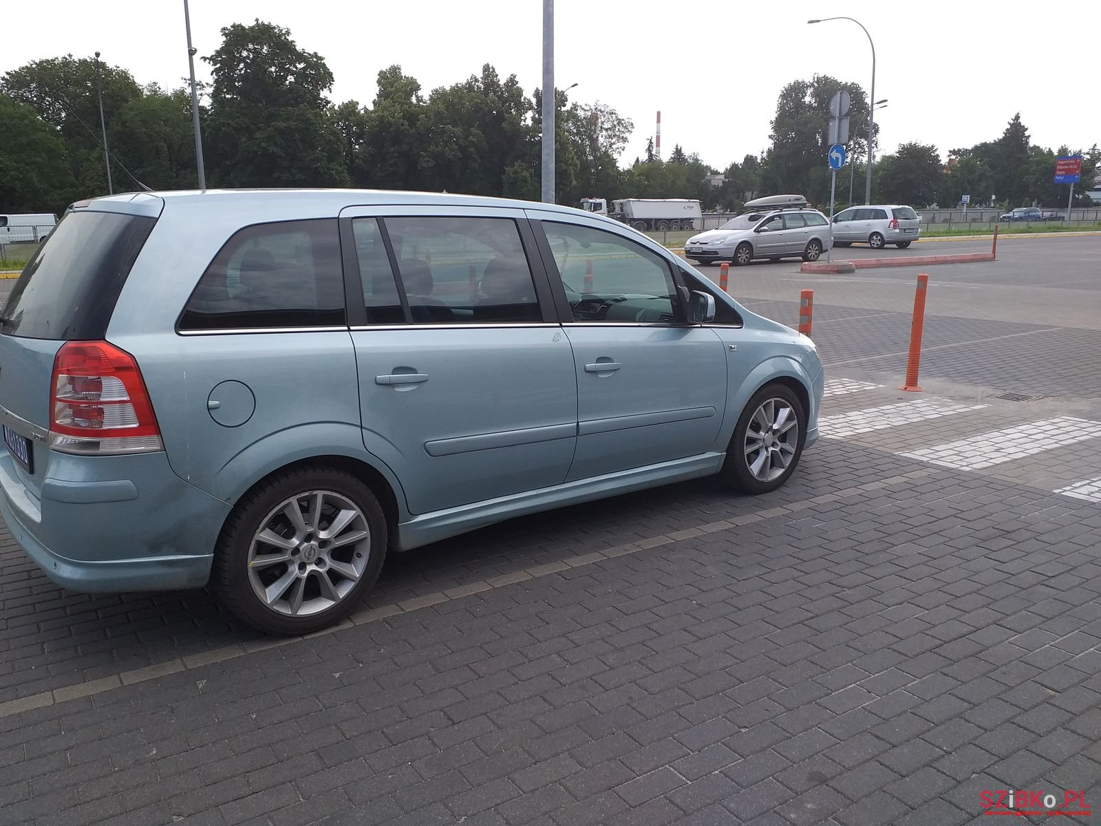 2010' Opel Zafira photo #3
