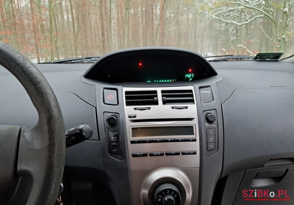 2009' Toyota Yaris 1.33 Luna photo #5