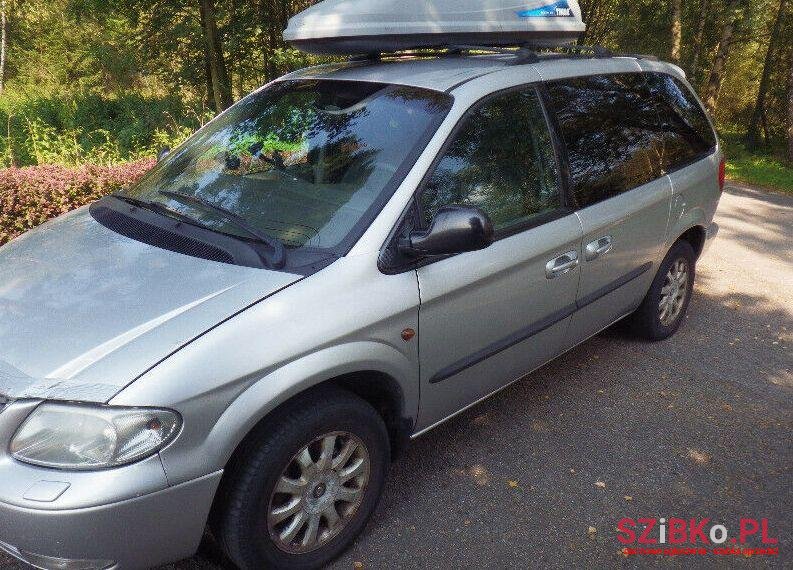 2003' Chrysler Voyager photo #1